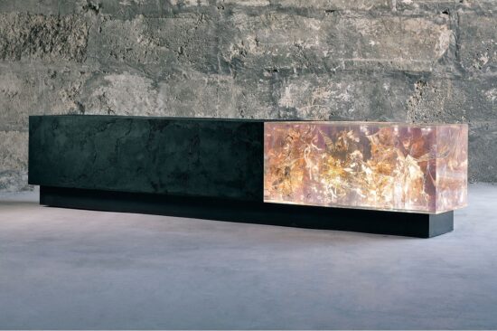 Counterpart II: sculpture bench by British artist Tom Price in the shape of a cuboid combining a matt black part in coal and a shiny colorful part made of a mix of resin, tar and acrylic.
