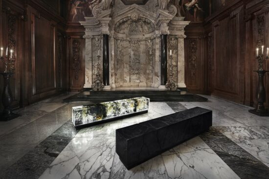 Counterpart: set of two sculpture benches by British artist Tom Price, each in the shape of a cuboid, one made with coal and the other one made of a mix of resin, tar and acrylic.